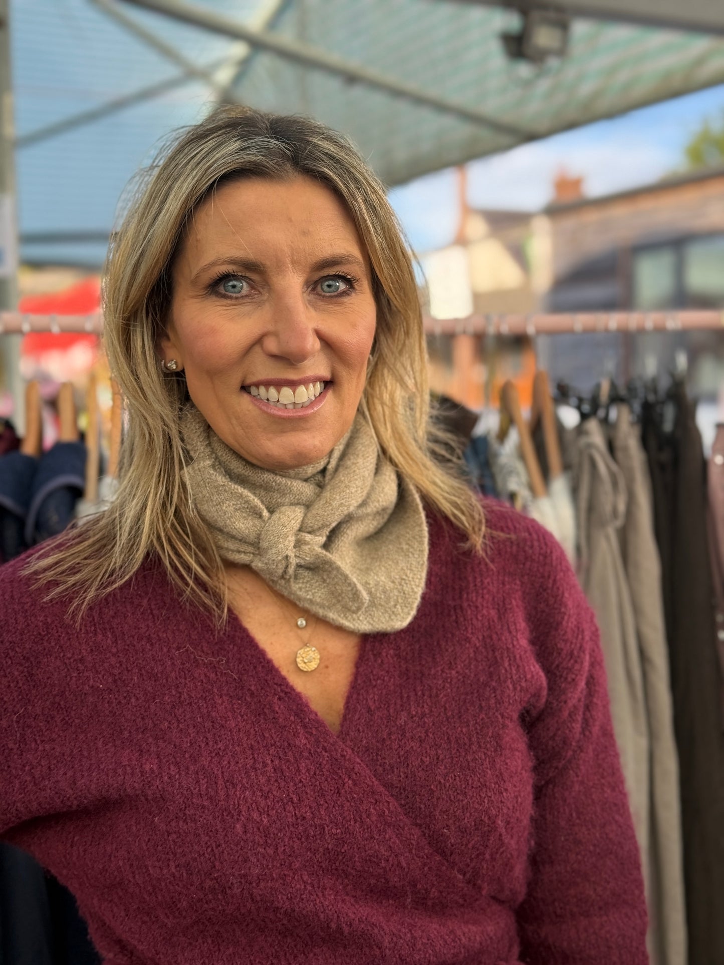 Peggy triangle wool neck scarf